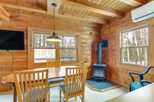 2 Mi to Boat Ramp Log Cabin in New Hampshire in 安特里姆 (NH)
