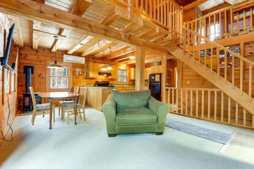 2 Mi to Boat Ramp Log Cabin in New Hampshire in 安特里姆 (NH)