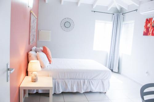 Three-Bedroom House image 1