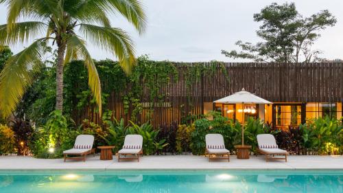 Swimming pool, Hotel Palo Cruz in Marsella