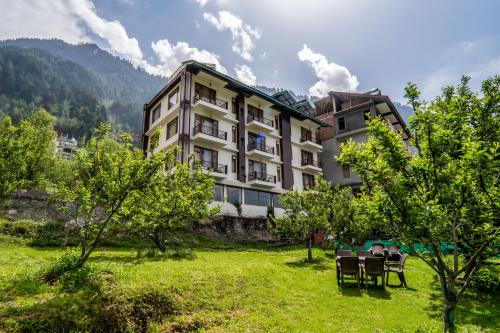 Pristine Inn Manali – Manali, PA