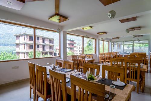 Pristine Inn Manali – Manali, PA