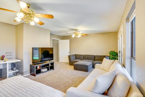 Large Yard, Fire Pit and Games Grandview Haven! in 格蘭德威