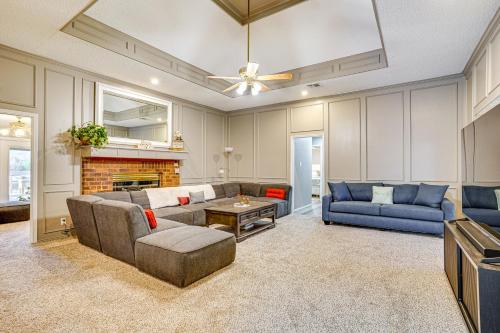 Large Yard, Fire Pit and Games Grandview Haven! in 格蘭德威