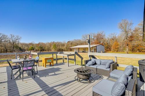 Large Yard, Fire Pit and Games Grandview Haven! in 格蘭德威