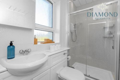 Lovely 3 Bed Ground Floor Apartment - Sleeps 5 - Very Central, Easy Access to Glasgow and Surrounding Areas - Free Parking, Glasgow (fotografie 2)