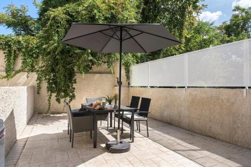 Apartment with Large Terrace and free Car Parking int3