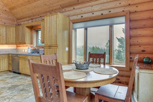 Mtn and Vineyard Views Oregon Wine Country Escape in Newberg