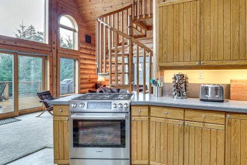 Mtn and Vineyard Views Oregon Wine Country Escape in Newberg