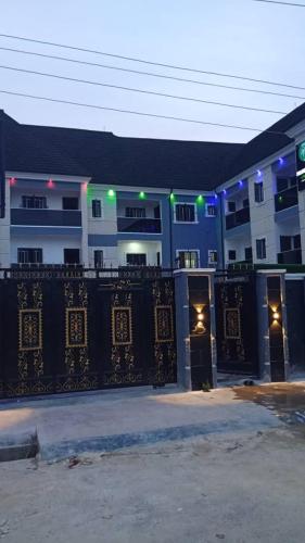 Palms Regalia Luxury Apartment – khách sạn tại Rumueme