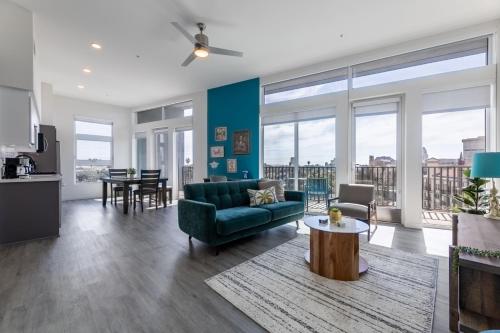 Skyline Luxe, Penthouse Living, DTLA Epic Views near สนามกีฬาดอจเจอร์