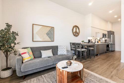 The Downtown Haven Suite 1Mile to Dodger Stadium - image 3