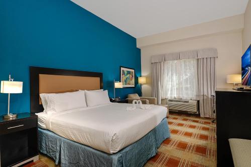 Holiday Inn Express & Suites Houston Northwest-Brookhollow, an IHG Hotel in Houston, USA