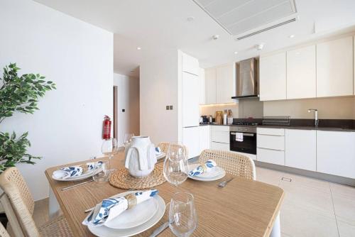High Floor Marina Gate 1 Bdr Flat Only Stays - image 5