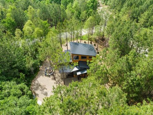 Rustic-Chic Cabin with Hot Tub Firepit & Games
