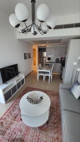 Modern 2BR -5min to Metro-Unit 211, Dubai (Foto 4)