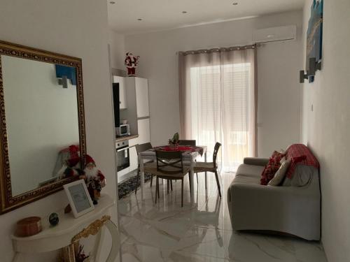 Vincent House, Naples (photo 5)