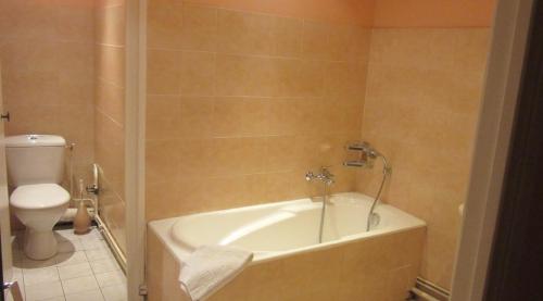 Hôtel Le Sauvage - image 3