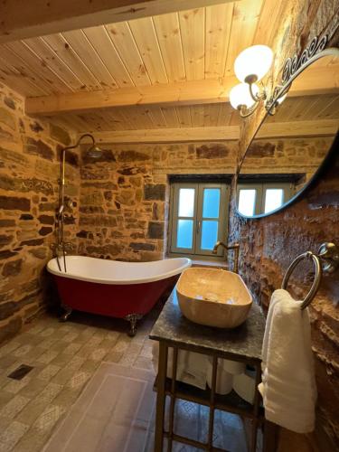 Létesítmények, Pietra Rossa near Híosz-szigeti nemzeti repülőtér