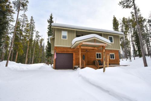 Spruce Creek Lodge: Classic A-Frame Mountain Retreat in Blue River