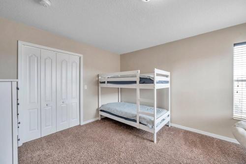 Beautiful home with a huge pool! Beautiful home with a huge pool!