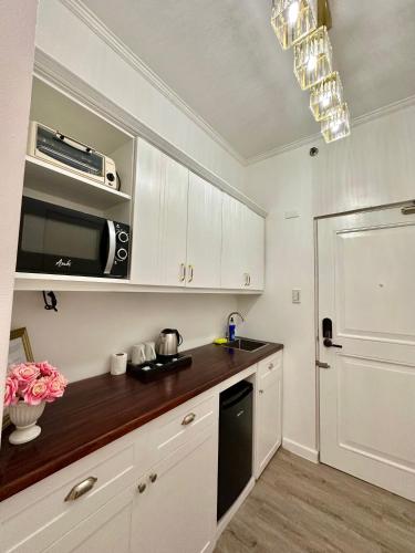 Studio Two Condominium, Alabang - GOLD FIBER WI-FI -NETFLIX READY Studio Two Condominium, Alabang - GOLD FIBER WI-FI -NETFLIX READY