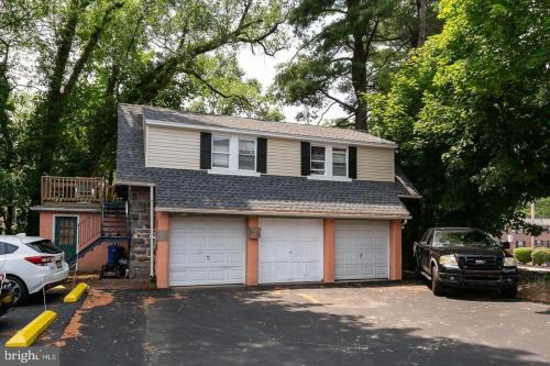 New! Ground-level 2b2b In Bryn Mawr W Parking!! New! Ground-level 2b2b In Bryn Mawr W Parking!!