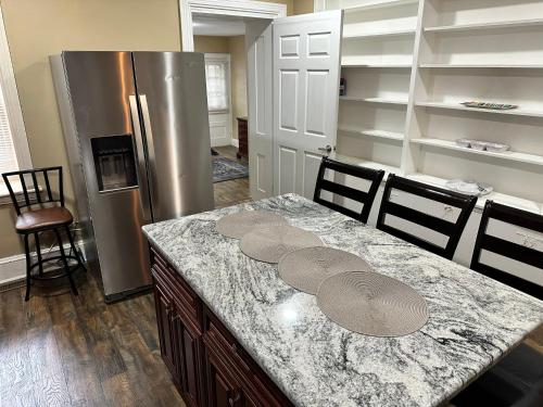 New! Ground-level 2b2b In Bryn Mawr W Parking!! New! Ground-level 2b2b In Bryn Mawr W Parking!!