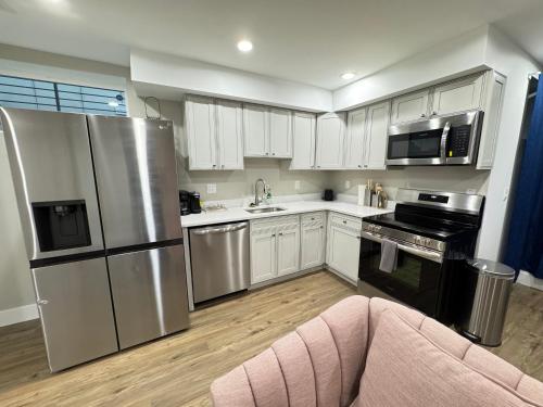 Stylish Cozy 2BR Apartment in DC in Washington, USA