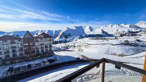New Gudauri Four Seasons F3 by Gudauri Travel in 古多里