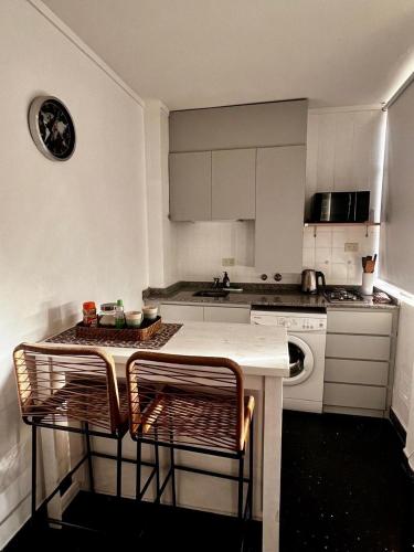 Cozy Apartment steps from the Obelisk - Tap to explore photos