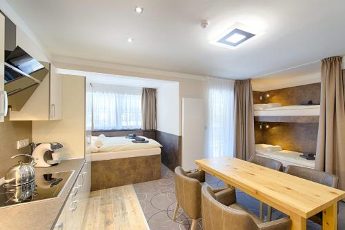 1 king bed, 2 bunk beds