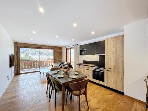 Apartment with Mountain View