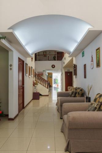Hotel Windsor Plaza - image 2