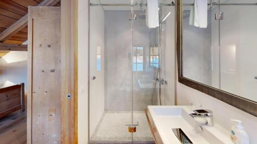 Badkamer, Chalet Rominger-Surlej in Silvaplana