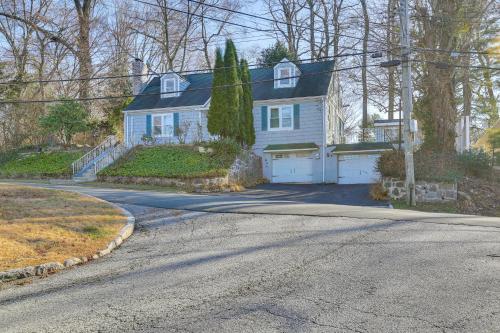 3 Mi to Downtown Spacious White Plains Home 3 Mi to Downtown Spacious White Plains Home