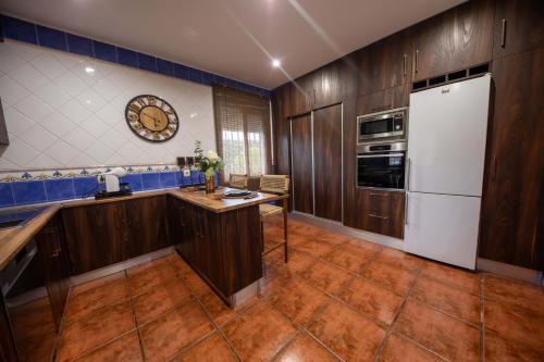 廚房, Casa Rural Finca la María (Casa Rural Finca la Maria) in 巴利亞雷斯
