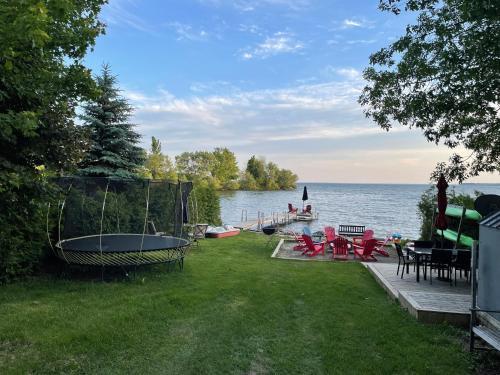 . Swing Bridge Cottage on Lake Simcoe - Waterfront