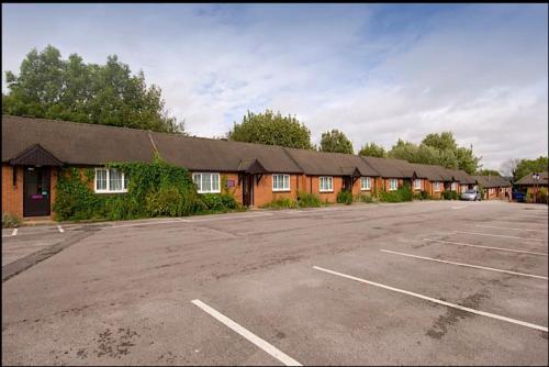 OYO Tyger Inn Derby - image 10