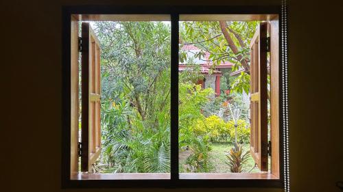 Garden, Strandhaus auf Sibuyan Island nahe Cresta de Gallo - Marevic's Guesthouse 2 in Marigondon