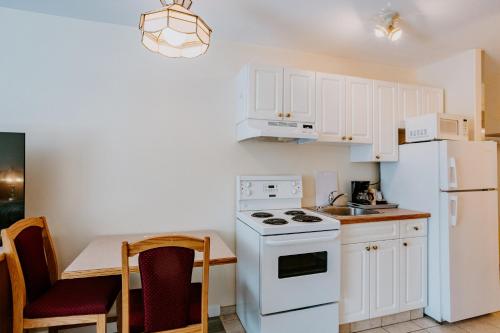Western Budget Plus Mosaic Suites in Red Deer (AB)