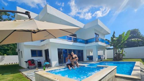VillaGuerra-Piscina-Billar-BBQ-WiFi-Cozy-3Br-5Bds-7Pax · Cotuí