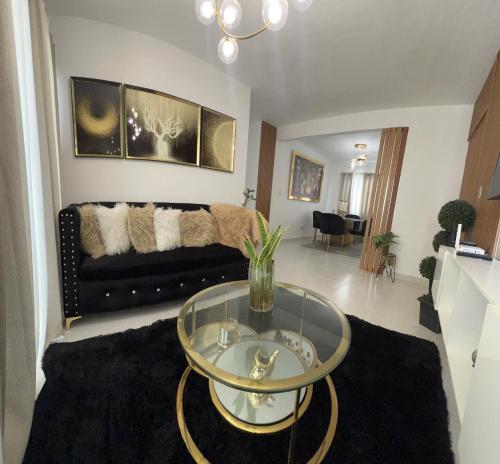 Hermoso y amplio apartamento de 3 habitaciones y 2 baños ! (Hermoso y amplio apartamento de 3 habitaciones y 2 banos !) in ซานเปโดร เดอมาคอริส