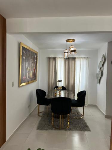 Hermoso y amplio apartamento de 3 habitaciones y 2 baños ! (Hermoso y amplio apartamento de 3 habitaciones y 2 banos !) in ซานเปโดร เดอมาคอริส