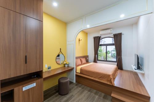 King Room image 6