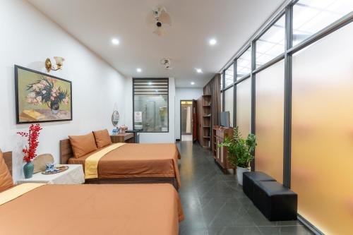 Deluxe Family Room image 5