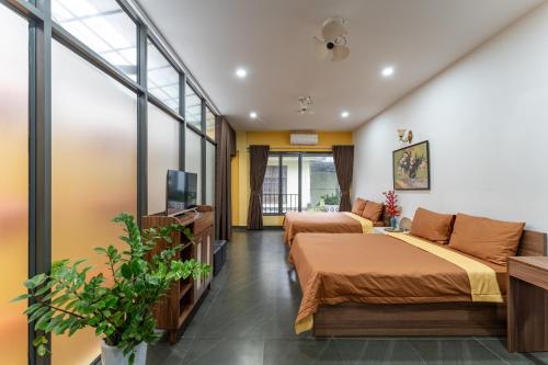 Deluxe Family Room image 6