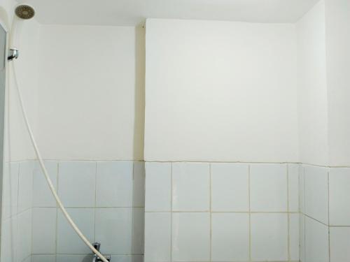 Room 88 Kemang View Apartment Tower Flamboyant - image 3