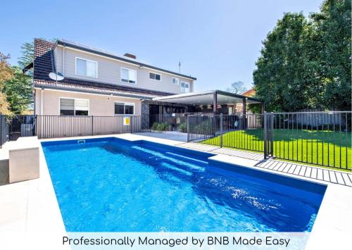 Beveridge House - Poolside Entertainer, Firepit