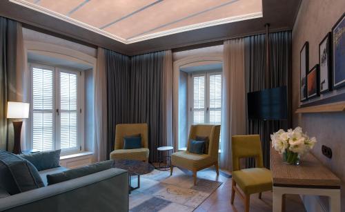 room detail thumbnail 0